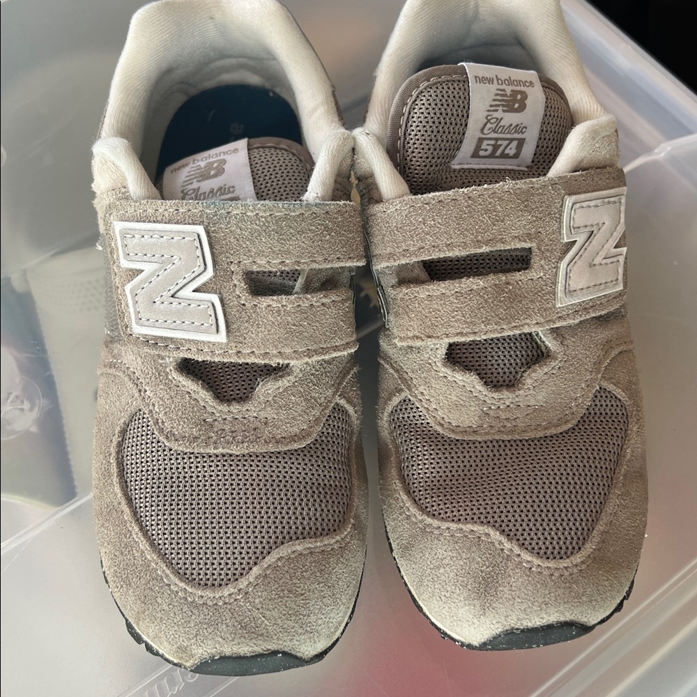 New Balance Kids 574 Velcro Sneakers in Taupe and White - Picture 4 of 7